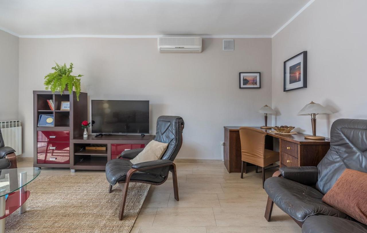 Apartments Loredana โปเรช ภายนอก รูปภาพ