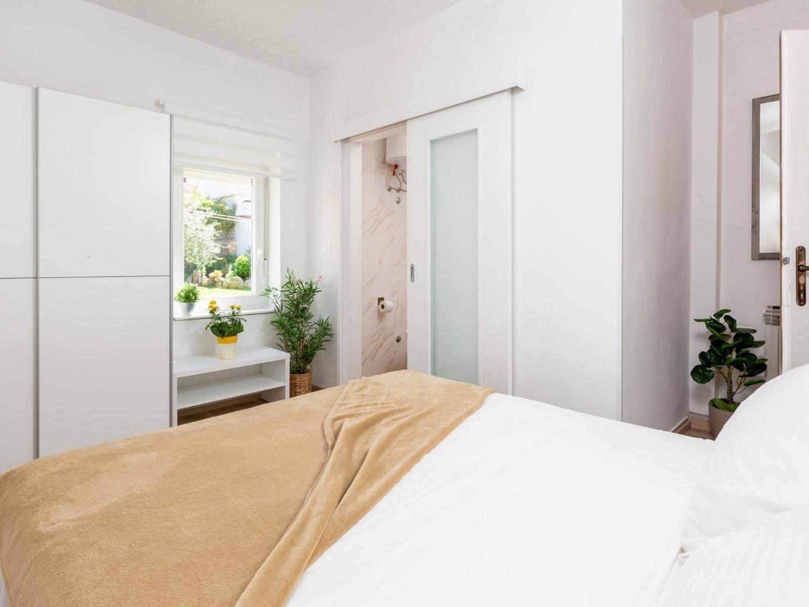 Apartments Loredana โปเรช ภายนอก รูปภาพ